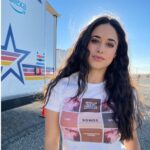 Jeanine Mason Instagram - Latinas make, on average, 57 cents for every dollar made by white, non-Hispanic men. Join us this #LatinaEqualPayDay, and we’ll be one step closer to finally closing the wage gap. For the love of GOD. @mujerxsrising #LatinasCantWait Shirt by @mariposagloriosa of @brownbadassbonita 🤍 Did you know? -Latinas must work nearly 23 months to earn what white men in 12 months. -Latinas with advanced degrees only make 2/3 of the salary of their white counterparts, on average. -2020 saw the biggest Latina college graduate group in HISTORY!