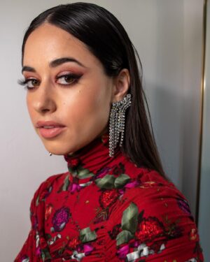 Jeanine Mason Instagram - A look that says “take me to your leader”. 🛸

#SosCuba right now there are over 400 imprisoned and/or missing Cubans on the island in relation to the #July11th protests. Activist, journalist, artists, students, Cubans who were “watching the events”, and even children. Please help direct eyes to the human rights crisis happening on the island at the hands of this 62 year old oppressive government. Thank you. #PatriayVida 🇨🇺

Makeup: @killahcamz 
Hair: @seijinyc 
Stylist: @the_jorgemorales 
Dress: @prabalgurung 
Earrings: @isabelmarant 
Shoes: @gucci
