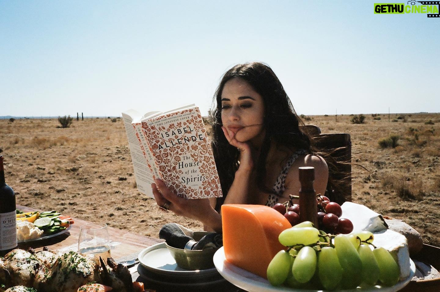 Jeanine Mason - 11.6K Likes - I was completely lost in the magic women of @allendeisabel’s ‘The House of the Spirits”. No one does magic women like #IsabelAllende. Grateful for all it gave me in this final stretch of Season 3. #J9sbookclub #ReadswellNM
Enjoy a new episode of @cwroswellnm TONIGHT at 8/7c on @thecw.
Little taste: He did not know that she had seen her own destiny, that she had summoned him with the power of her thought, and that she had already made up her mind to marry without love. ✨