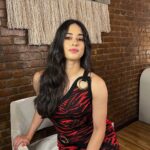 Jeanine Mason Instagram - Morning show moment talking about aliens. 😘 Team love. Hair @marcmena, makeup @killahcamz, stylist @the_jorgemorales.