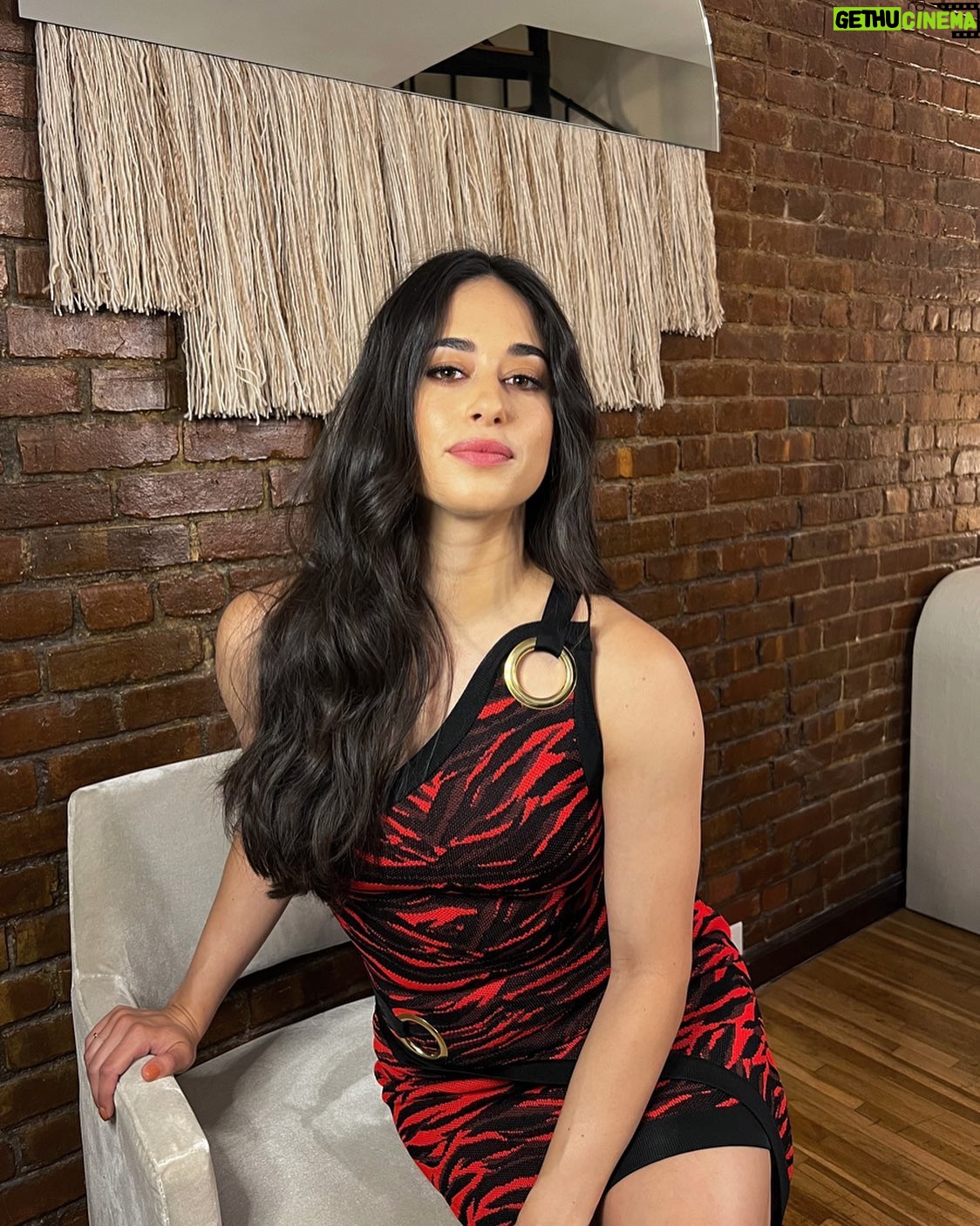 Jeanine Mason - 10.3K Likes - Morning show moment talking about aliens. 😘
Team love.
Hair @marcmena, makeup @killahcamz, stylist @the_jorgemorales.