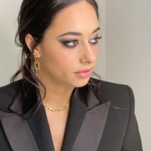 Jeanine Mason Instagram - A look that says “she doesn’t tire of talking about aliens”. @cwroswellnm press day. #RoswellNM #SeasonTHREE 

Makeup: @carolinadali 
Hair: @seijinyc 
Stylist: @the_jorgemorales 
Dress: @versace 
Shoes: @manoloblahnik 
Jewelry: @_jennybird