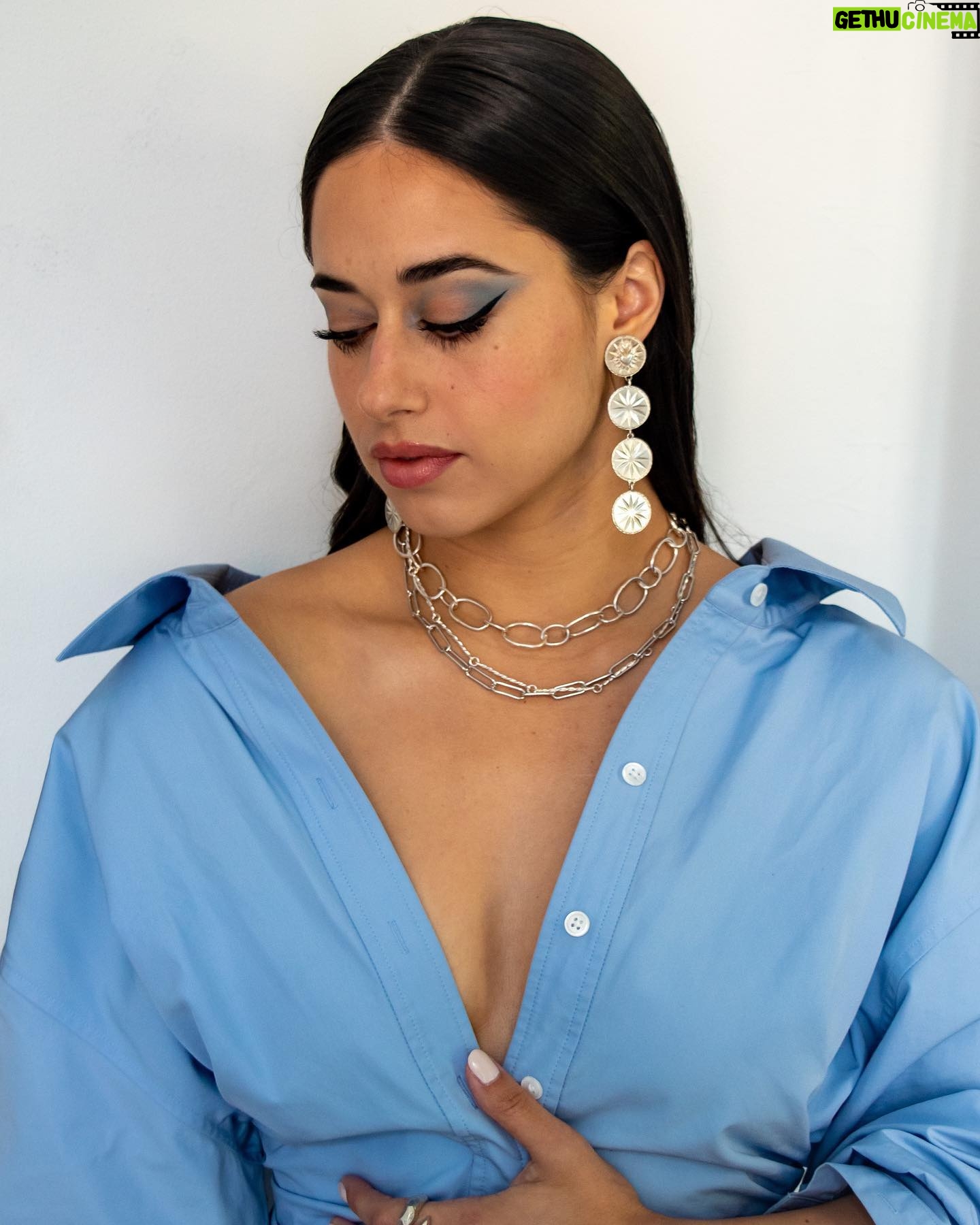 Jeanine Mason - 10.2K Likes - This TV scientist and her aliens are nearly back. @cwroswellnm 👽
Also, #soscuba. Please help amplify the voices of Cubans on the island fighting for their lives and country. #vivacubalibre
Stylist: @the_jorgemorales
Makeup: @carolinadali (Genius with the dusty blue eye!)
Hair: @jessibutterfield
Dress shoes : @alexanderwangny
Earrings: @alebremerjewelry
Necklaces: @anotherfeather & @shopmachete
Bracelet: @rebeccapintojewelry
Rings: Reggie Studio & @youngfrankk