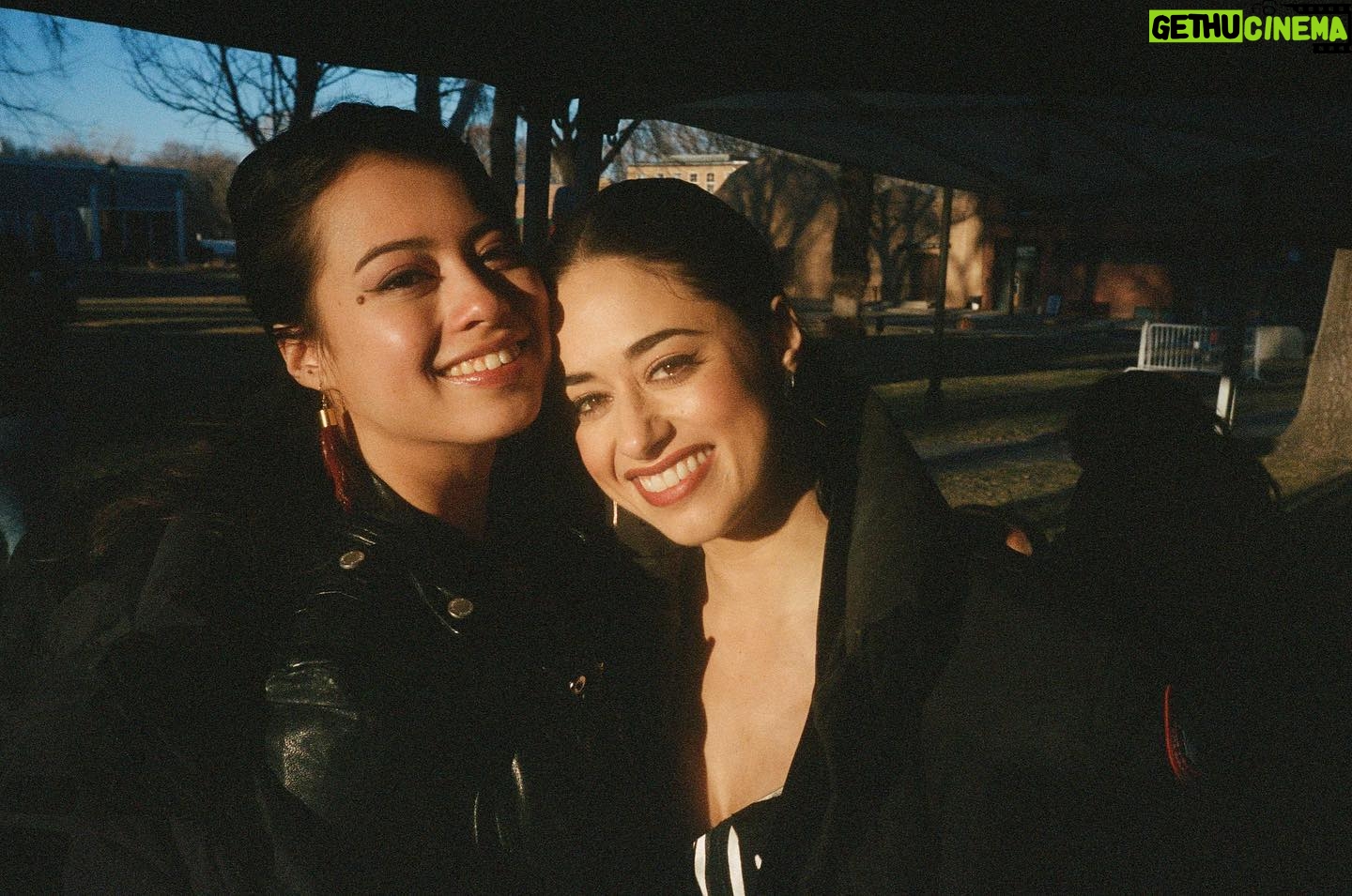 Jeanine Mason - 18.1K Likes - I donāt know how a girl can get so lucky. Thank you to all the artists, technicians, powers that be and aliens that lent a little of their magic to our show. I will love you forever for it. And to all of you, for the last four years in the desert. Hereās to a lifetime of being confused for @ambermidthunder & being called @michaelvlamis, wouldnāt want it any other way. @cwroswellnm #RoswellNM š½