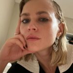 Jeanne Goursaud Instagram - @miumiu @studiobabelsberg @goldenglobes @berlinale @sarahstorch_official @vivienberenicemua @alexhuber_creative @martensgarten @agenturabovetheline @messika @loewscommunications