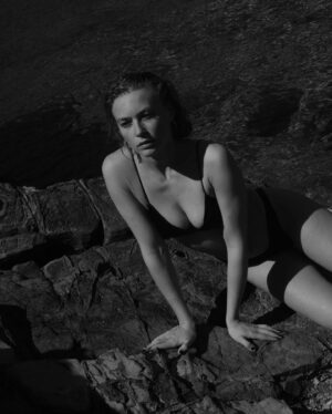 Jeanne Goursaud Instagram - 🌊 

by @mariavdragus