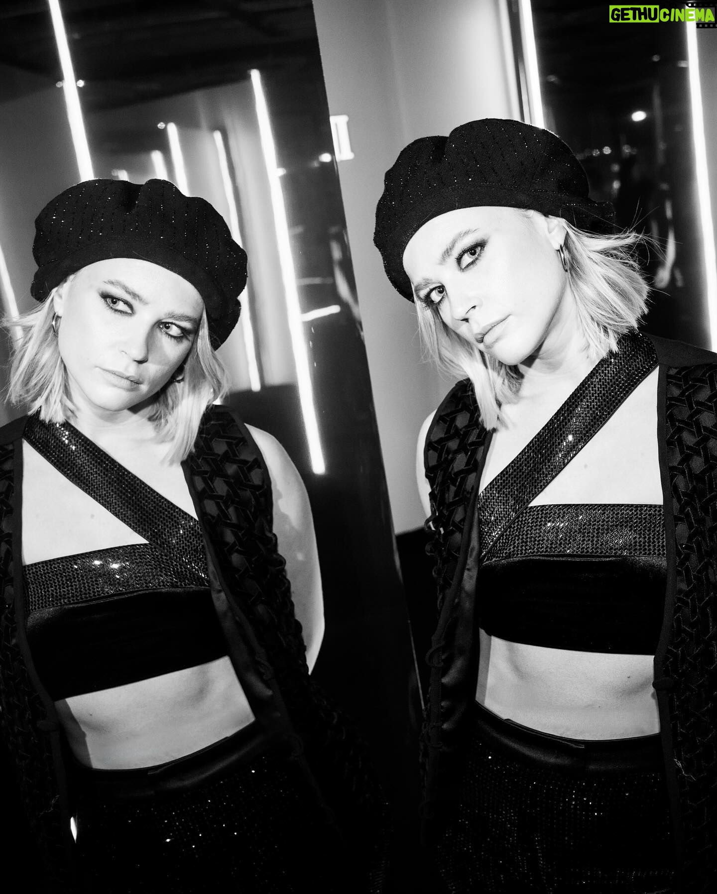 Jeanne Goursaud Instagram - thank you @armanibeauty , in @emporioarmani for @berlinale 🌹 photo 1,3 @clemensporikys 2 @studio.maximilian.koenig #makeup