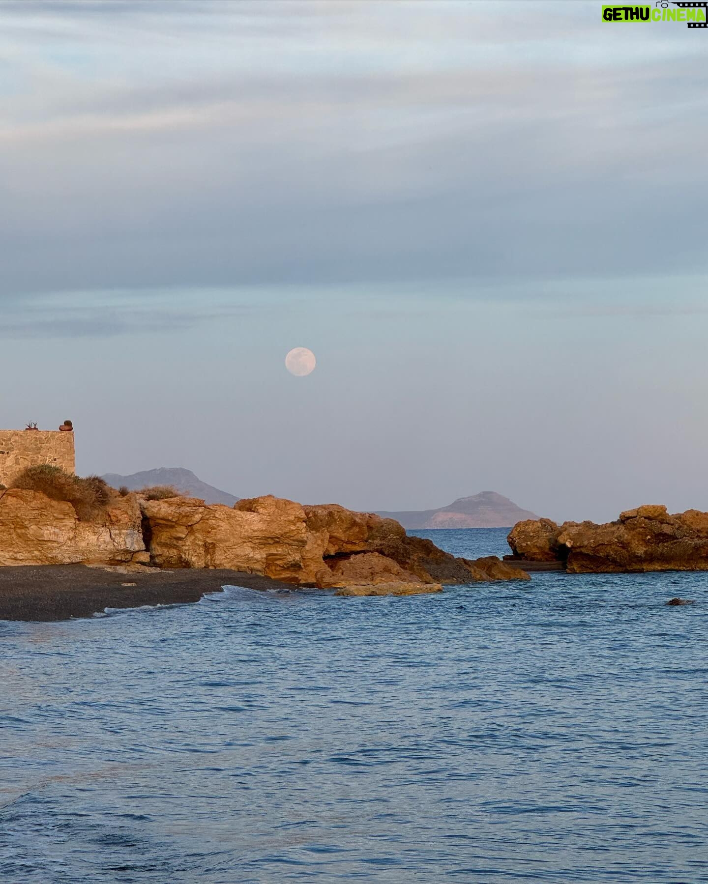 Jeanne Goursaud Instagram - I sea the moon ha ha