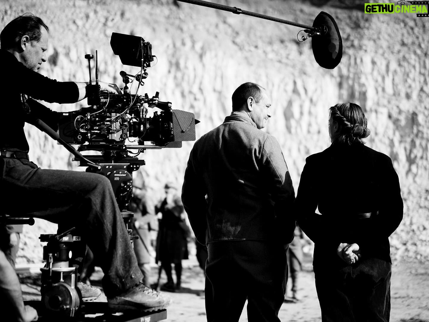 Jeanne Goursaud Instagram - LA LIGNE DE VIE de @hugobeckerofficiel film en noir et blanc. Photos @baptiste_langinier