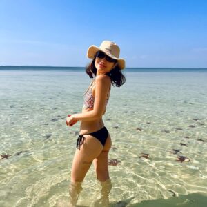 Jeannie Elise Mai Instagram - 📍Starfish beach 🇻🇳🏝️🌞🍹 ps if u look closely under my left cheek, u will spot my newest tattoo 😜 can anyone guess what it says lmao