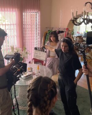 Jeannie Elise Mai Instagram - That’s a wrap on my dream role 🥹🎬 it me, Baby 💟 g-wagon drivin, pill poppin Malibu baddie💋

(ﾉ◕ヮ◕)ﾉ*:･ﾟ✧
Directed by @sammcoppola 
DP @idanmenin 
Hair & make up @nattylanz_makeup 
Costume designer @rachellemoser