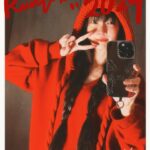 Jeannie Hsieh Instagram - 龍年快樂 。恭喜發財 。身體健康。🐲🧧 祝大家心想事成，每天都有好事發生❤️❤️❤️ 祝福每位在此留言的朋友們，旺到飛起🤟🏼 你們過年有沒有穿新衣呀🥰 姐今天特地穿上在聖誕節收到的生日禮物 @toryburch 紅色毛衣好喜氣呀🧧❤️ 嗯……看不到的也是紅色的😆 #🧧 #👙