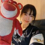 Jeannie Hsieh Instagram - 有補有差yeah! 看我是不是有肉一點點😆🩷🩷🩷 #立冬 有沒有補補呀 #熊抱哥 最近拍照都有他