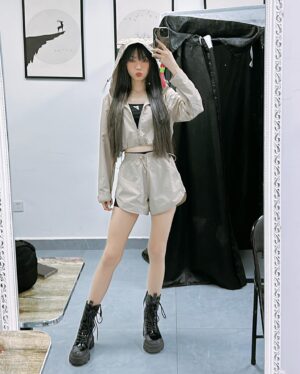 Jeannie Hsieh Instagram - 用態度打扮自己！
到哪都是焦點！
尤其最後一張…..無敵了💤🥱