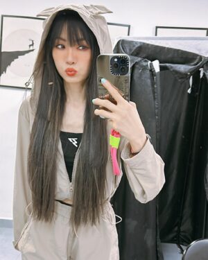 Jeannie Hsieh Instagram - 用態度打扮自己！
到哪都是焦點！
尤其最後一張…..無敵了💤🥱