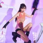 Jeannie Hsieh Instagram - 2023的最後一天，姐拼盡了全力，為了承諾要把跨年的氣氛找回來，為了想要滿足姐寶點歌、還把月彎彎給Remix………..不管歌曲、舞蹈、道具、服裝、視覺效果，都是滿滿的誠意，我自己都不敢想成本到底多令人心慌😂😂😂這樣的節目在跨年舞台…………🫣到底還有誰會跟我一樣瘋！ #我真是個瘋子 #看一次少一次 #下次沒道具沒舞者也別太訝異 #唱歌給想聽的人聽是種幸福 #有唱到你點的歌舉手✋ #月彎彎Remix跨年限定