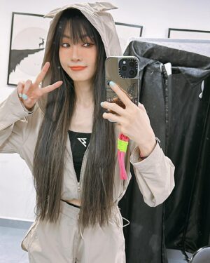Jeannie Hsieh Instagram - 用態度打扮自己！
到哪都是焦點！
尤其最後一張…..無敵了💤🥱