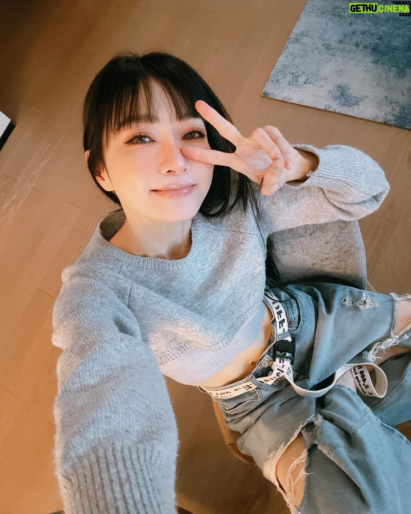 Jeannie Hsieh Instagram - 姐姐妹妹們~節日大快樂呦❤️ #38快樂