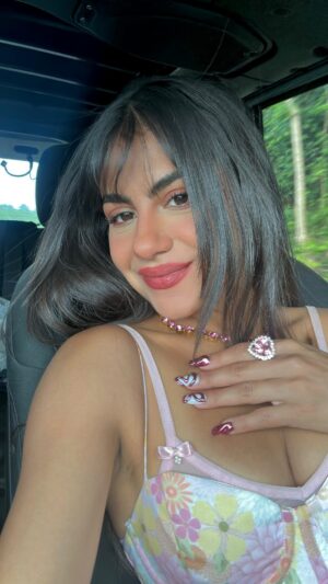 Jearnest Corchado Instagram - Este look usualmente es solo con lipstick.. *pero ya tenía foundation y bronzer* 😘💖🫶Espero que le guste 💋💄

#makeup #lipstick #trend #beauty #fashion #singer #actress #lifestyle #redlips #sephora #mac