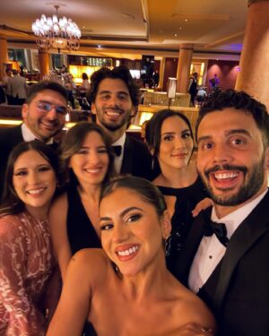 Jearnest Corchado Instagram - Puedo ser oficialmente una wedding crasher?? AMOOOO las bodas!!! La ultima foto es mi favorita 😍 
Muchas felicidades a los hermosos novios!!! @jmicheo y @ndelmazo 💍👰‍♀️🤵‍♂️💖

Makeup by @dannimiamipower 💄