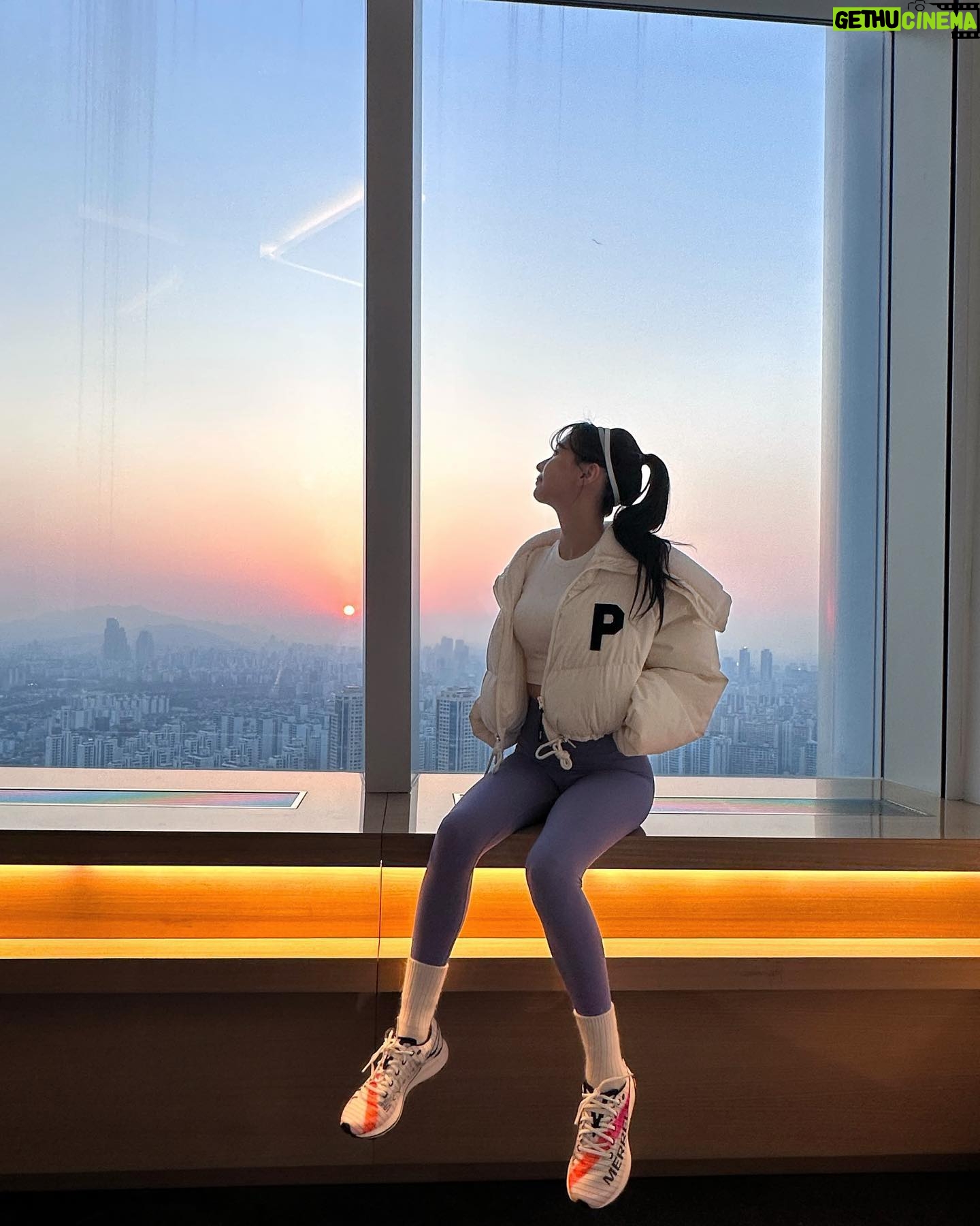 Jei - 2.6K Likes - 햅삐하게 촬영 끝내고✌🏻