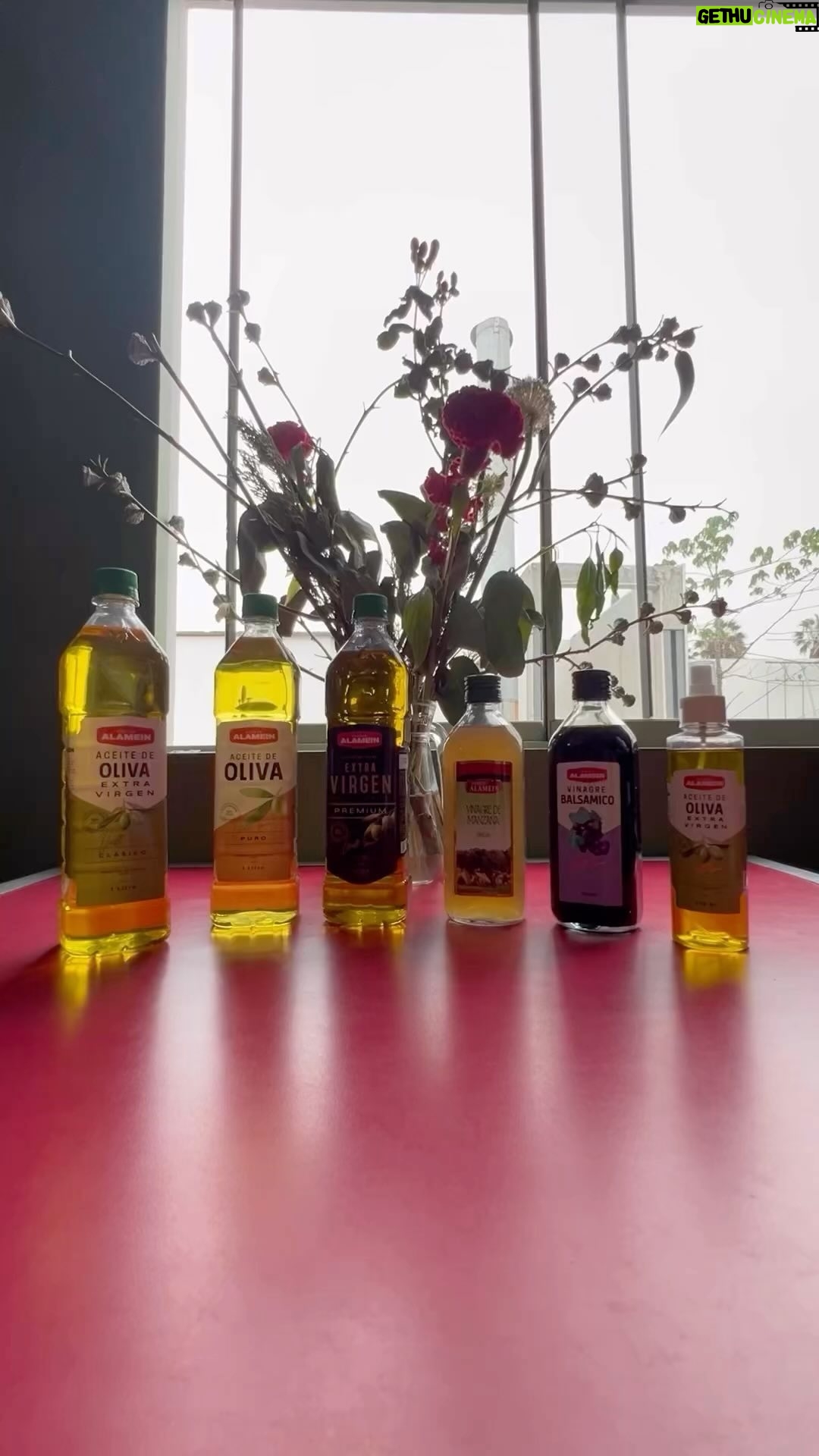 Jely Reategui Instagram - Fabulosas recetas fáciles de verdad, para balancear con el recalentado navideño, con el fabuloso aceite de oliva de @huertoalamein que tanto me gusta y que a todo le pongo. Quien adivine el último platillo gana un premio simbólico y quien no, también. Los premios son infinitos. #publicidad #recetasincreíbles