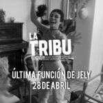 Jely Reategui Instagram - @italocordano hizo este video estupidísimo que incluye lluvia de meteoritos y que más parece una invitación a mi velorio en el Mocha Graña. Todo esto para anunciar que este jueves arranca mi última semana en la Tribu y me muero de pena oye. Nunca me había pasado esto de dejar un proyecto para estrenar otro con las mismas. Mi cerebro está un poco turuleco y cuchufleto. Tanto La Tribu como Los Caracoles tienen mi corazón completo y me siento rarísima y suertudaza y al revés también. Sale mi Belén y entra la Belén fabulosa de @stephanyorue que le va a dar su cuota personal de ricura, frescor y poder. Es emocionante verla en escena, ojalá algún día nos toque chambear juntas y no sólo darnos la posta 🩷 La temporada de La Tribu está por terminar y no quiero que te la pierdas 🥲 las entradas están en @joinnus , en la web de @losproductores_ y en la boletería del @nos.pucp