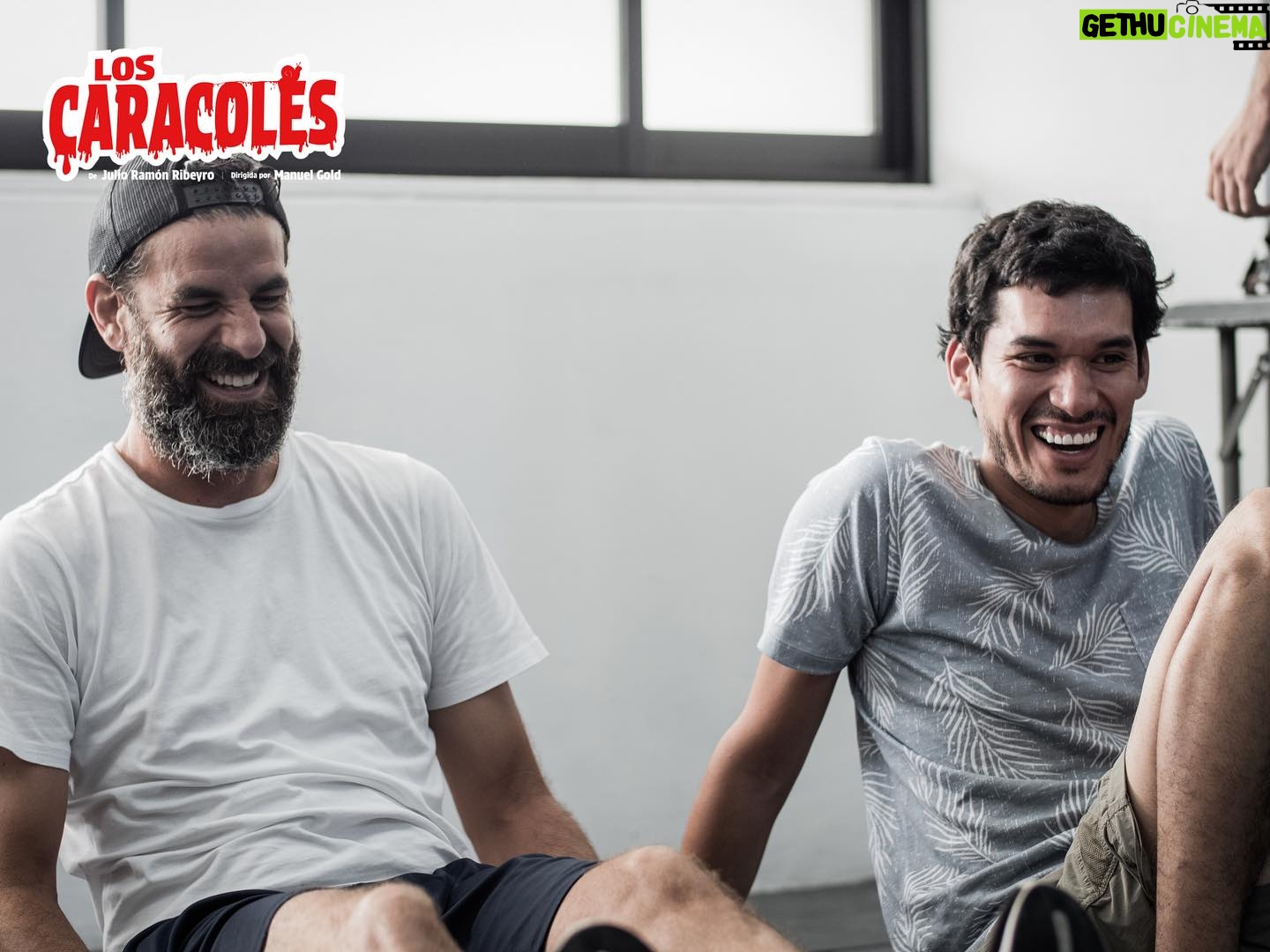 Jely Reategui Instagram - Muy pronto llega…”Los caracoles” de Julio Ramón Ribeyro dirigida por @manuelgoldp 🐌✨ y nosotros ya estamos ensayando! 🎭Elenco: @jelyreategui @giselaponcedeleonf @miguelizaactor @renatorueda_ @sebasghirf 😱Aprovecha la preventa antes de que se acabe stock ¡Te esperamos! 💥Consigue tus entradas en el link de la descripción