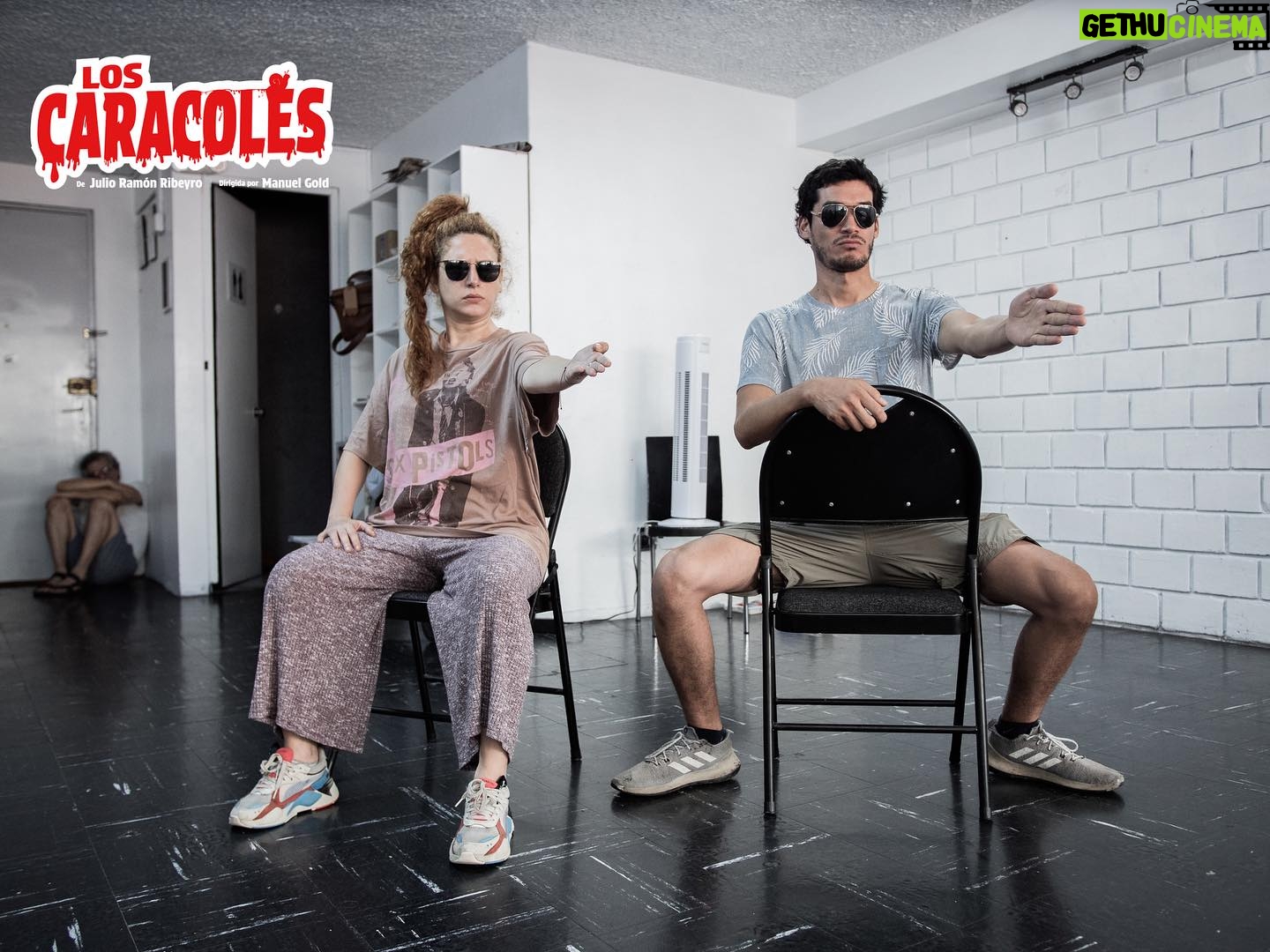 Jely Reategui Instagram - Muy pronto llega…”Los caracoles” de Julio Ramón Ribeyro dirigida por @manuelgoldp 🐌✨ y nosotros ya estamos ensayando! 🎭Elenco: @jelyreategui @giselaponcedeleonf @miguelizaactor @renatorueda_ @sebasghirf 😱Aprovecha la preventa antes de que se acabe stock ¡Te esperamos! 💥Consigue tus entradas en el link de la descripción