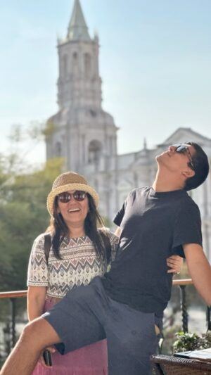 Jely Reategui Instagram - Excelente domingo de tragadera imparable con mi madre solohayunaycomolamíaninguna 🧡 fuimos a @volcanica.pe y estuvo todo muy delicioso, y ahora me voy a mi función de Los Caracoles para bajar el chicharrón 🥰