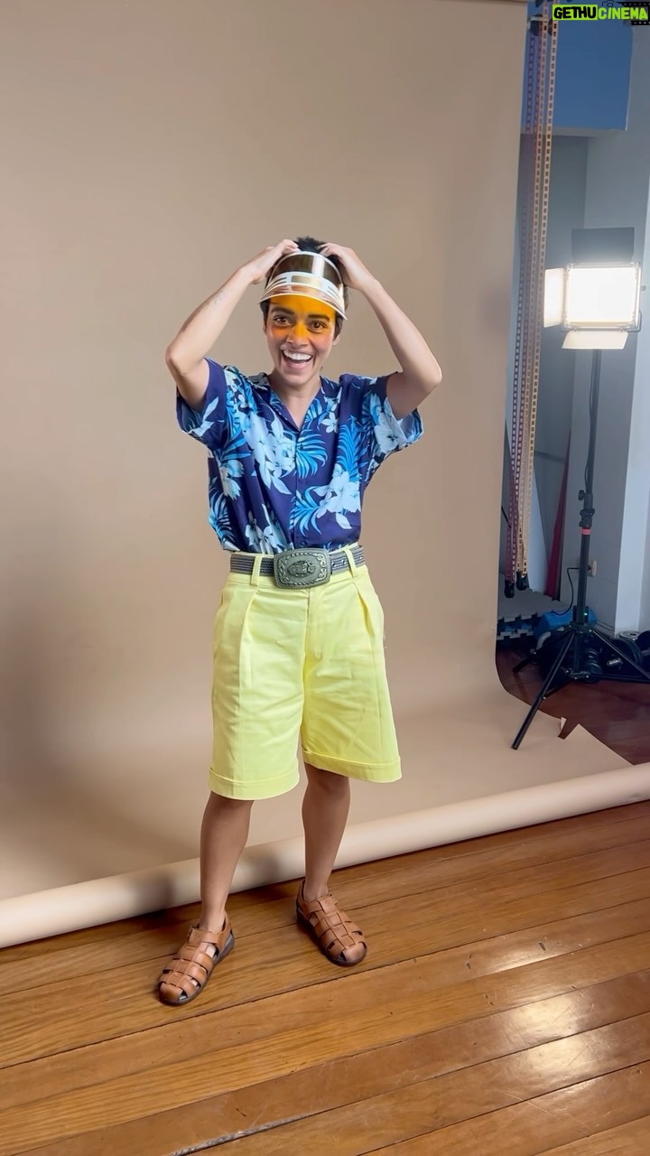 Jely Reategui - 6.9K Likes - 🚨 Cuidao te enamoras 🚨
Les presento a Zacarías, en inglés Zacarayas. Quien además de asistente noveno es modelo editorial de la revista de moda fashion.
Lo podrás conocer mejor en “Los Caracoles” de Julio Ramón Ribeyro, dirigida por mi compadre @manuelgoldp ✨ las entradas ya están en preventa en @joinnus