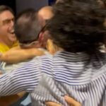 Jely Reategui Instagram – Primera vez que me pasa eso de irme antes de que acabe una temporada teatral para estrenar otra a los pocos días. Admito que es una mezcla de oeoeoeoeoe con ala ala ala 🎢🎢🎢 Así que aquí va mi post de agradecimiento y despedida a mi familia tributera que no es lo mismo que tributaria. 

Gracias Tribu por estos 5 meses de amor, compañía y largas charlas, gracias @italocordano y @brunoascenzo por convocarme y confiar en mi chamba. Los amo y los ano. Gracias también a los 20,000 espectadores que qué lujo! ♥️ varios de ustedes volvieron con sus familias y eso fue un regalo para todos. 

@carloscarlinof @lejiwar @nigagando @diegoperezchirinos @holapuntolu @ojcarmeza @alevillagomezoficial qué paja todo!!! Chanchimipalmas! los amestimo con todo mi unicornio 😍🌷

@stephanyorue que empiece la gozadera! 😍🌷🍷 kemosión! 🧡🧡🧡

Agradecimientos especiales a ada chura y a los niños de italia y a todos a los que le dedicamos las funciones. 

Gracias @camarabrownie por tu ojo y tu sensibilidad tan bonita ♥️ lindas fotos!

La temporada de La Tribu continúa hasta el 26 de mayo! 

Chau Belén!!!! Te amo!!! 🍷🍷🍷 *** chjhhjhuujj*** (empieza la transformación)*ccxhhjjjujjjchh*** bienvenidos Zacarías y Aquiles Bombet**** 🤓