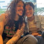 Jely Reategui Instagram - Hoy es cumpleaños de mis amigos más antiguos, y con antiguos no me refiero a que @charlieparradelriego es un señor muy mayor con bastón, me refiero a que somos amigos hace 23 años y desde ese entonces ha sido parte del grupo de mis amigos favoritos. Te quiero y te admiro amigo capo, virtuoso y bueno 🧡felices 93 al revés.