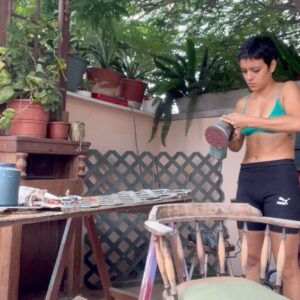 Jely Reategui Instagram - Mi hente latino: 

Gracias de corazón. Por su cariño, por sus mensajes, por la cantidad de veces que me han dicho pug en mi foto anterior (asumiré que soy una perraencalor), por el aguante y la buena onda. 

A mis familigos / amiglia los amo mucho. Gracias por estar, por llamar, venir a casa a darme abrazos deliciosos y regalos sin igual y sentarse en las sillas.

Recibí mis 36 veranos mejorando la casita, con mi dreamteam ❤️‍🔥 con orquesta en vivo del vecino, comiendo mi juanecito de yuca directamente desde Iquitos, gracias a @ikiitu, con una serie de manjares hermosos de @lapanetteriabarranco y mis bebidas fieles de siempre gracias a @sidracalango y @vinosguapos 🩷

El tiramisú de @olivia_y_coque_cucina tendrá su momento especial porque he decidido comerlo en ritual y calma.

Desayuné con mis amigas de toda la vida. No fui al mar como tenía planeado pero conocí a mi sobrina que se llama Mar y eso superó cualquier plan. 

Mi outfit cumpleañero llegó gracias al gentil auspicio de @pulgalatienda y me gustó mucho usarlo para ir a ensayar y a fiestear en mi casa🌸

La pasé muy bonito de verdad. Gracias. 

Agradecimientos especiales a @marianopaz__ y a @l.a.v.a.c.a por su incondicionalidad ♥️

Besitos cachichurris machichurris chichirris.