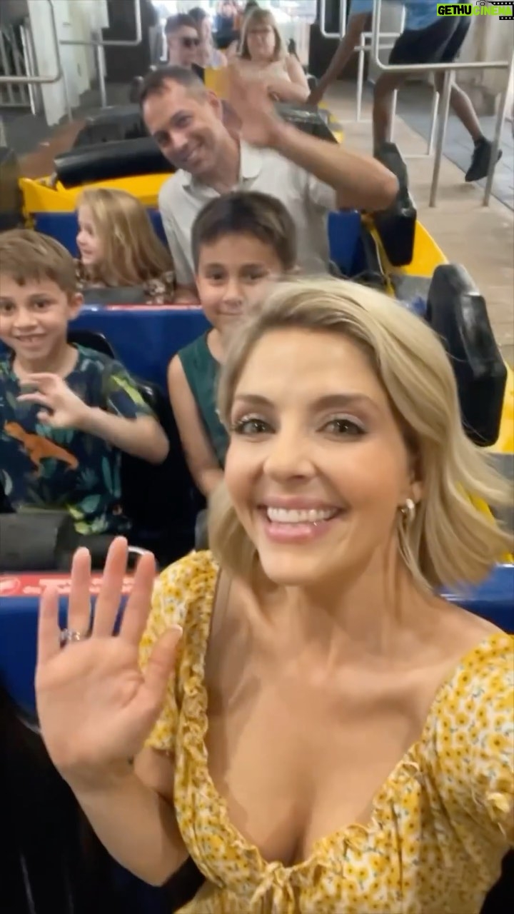 Jen Lilley Instagram - #bestdayever @seaworldorlando #familyvacation #familyfun