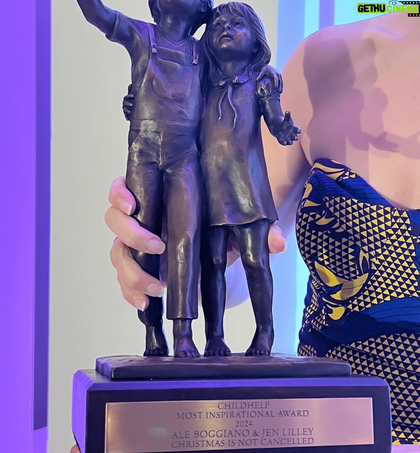 Jen Lilley Instagram - An honor receiving the Inspirational Award at the @childhelpoc fashion show today! We dedicate this to our amazing community at @christmasisnotcancelled together we do and can do so much!
