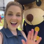 Jen Lilley Instagram - Hanging out with Gunny Bear at the @toysfortots event supporting children and families in #fostercare ❤️🙌🧸