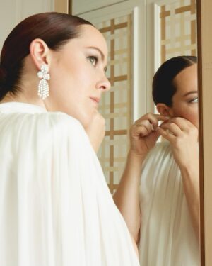 Jena Malone Instagram - Honey , it will always take an army to lift the feminine up. It’s just the society we live in. Whether in its most glamorous or sunken state, you will sink or swim depending on the community you surround yourself with. 

This was a moment of swimming

Styles to the nines by @karlawelchstylist , a fellow solider in arms whom I would go deeply into battle with no matter the terrain. She inspires the best from me. 

Beauty , inside and out , championed by the talented hands of @lisaaharon , fellow mama and ride or dier, she truly makes my insides feel seen 

Hair styled by @jillianhalouska , whom I had just met that day but how glorious to fall so deeply into step with someone. A glorious light she is 

Photos by @vsteves whom blew into our tiny room with an ease of camouflage and care. Thank you for capturing these before moments together. I appreciate your gaze and gift of time. 

“