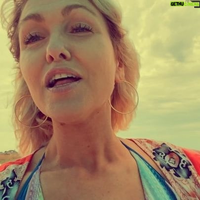 Jenn Lyon - 1.5K Likes - If I had a nickel for every time someone asked my Dad and me to start a beach shade dismantling company… (full vid in stories/highlights) @shibumishade #notanad #beachbody #shibumishade #ncbeaches
