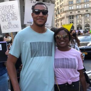 Jenn Lyon Instagram - Some of my favorite signs from yesterday’s @womensmarch @aisfororg @shoutyourabortion @sistersong_woc @prochoiceamerica #nycrallyforabortionjustice #reproductiverights #vulvalarevolucion