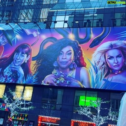 Jenn Lyon - 1.3K Likes - Last time crushing my favorite @clawstnt fat heads. Love y’all @niecynash1 @karrueche @itisijudyreyes1 @carriepreston #clawsup (nails by @madnails and assistant crushing by @marciehume )
