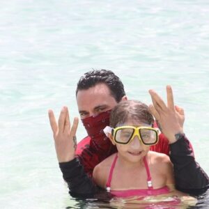 Jenna Frank Instagram - Thank you for being the best dad , caring for me , protecting me , taking me to all these different countries . You Would massage my feet until I fell asleep . Always open up my door every time . I miss you so much best-friend . My whole heart .💚