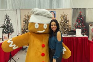 Jenna Leigh Green Instagram - Had an absolute blast hosting this years Christmas Con for @thats4ent. Loved meeting so many new faces and my holiday spirit just spiraled. Till next time…🎄🎄