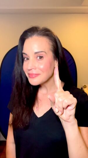Jenna Leigh Green Instagram - Hey actors- If you’ve also wanted to throw this thing out a window, I’m about to blow your mind!
•
#selftape #tips #yourewelcome