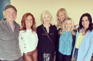 Jenna Leigh Green Instagram - 90’s Con! Three days of excitement, exhaustion, joy and fun! Thanks for the memories, @thats4ent. Till next time….
•
#sttw #tgif #reunion #sabrinatheteenagewitch #90sbaby #oldfriends #family