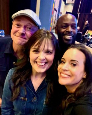 Jenna Leigh Green Instagram - Thinking bout the next one ✨✨
•
90’s Con was an absolute blast! Love these humans a whole lot! @thats4ent 
📸: @shutterstocknow 
  @presleyannphoto
