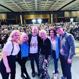 Jenna Leigh Green Instagram - 90’s Con! Three days of excitement, exhaustion, joy and fun! Thanks for the memories, @thats4ent. Till next time….
•
#sttw #tgif #reunion #sabrinatheteenagewitch #90sbaby #oldfriends #family