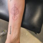 Jenna Elfman Instagram – Thank you, thank you @fine.line.tattoos for my new, special tattoo. Leaf of the Bodhi Tree. I love it, and you guided me perfectly to the end result. 👌🏼 You are a gem of a human, making the experience that much more special for me. #BodhiTree ✨🫶🏼 // 📸: @therealkateceberano