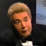 Jenna Elfman Instagram - Ohhhhh this fun & absurdly delightful memory from 1999 (whoa, 25 years ago!) when Martin Short as Jiminy Glick “interviewed” me. Swipe to see @stevemartinreally playing along with Martin Short too. I just finished watching all 3 seasons of @onlymurdershulu (LOVE IT, SO GOOD) and so this throwback with the two of them is extra satisfying. #dharmaandgreg #onlymurdersinthebuilding