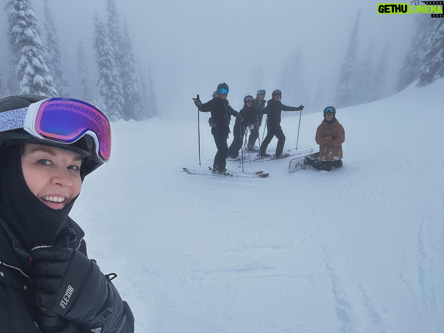 Jenna Elfman Instagram - Exhilarating, perfect, beautiful ski day!!!! ⛷️